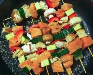 lachs mit, gemüse, lachs rezept, rezepte lachs, fingerfood, rezepte für kinder, was kindern schmeckt, lieblingsgerichte von kindern, abendessen für kinder, gesünder essen für kinder, schnelles essen für kinder, gesundes essen für kinder