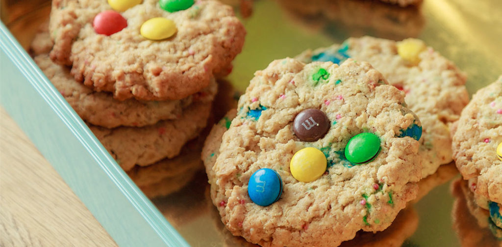 Cookies mit Haferflocken, selbst gemachter Erdnussbutter und M&amp;M&amp;#39;s